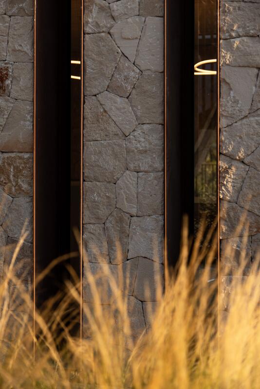 MONOLITH - imagen número 13